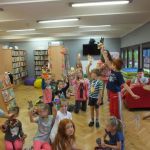dzieciaki chętnie i licznie odwiedzały Bibliotekę